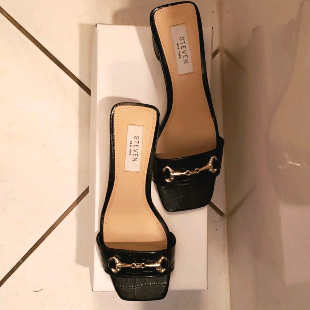 Black Steve Madden Laser Crocodile sandles